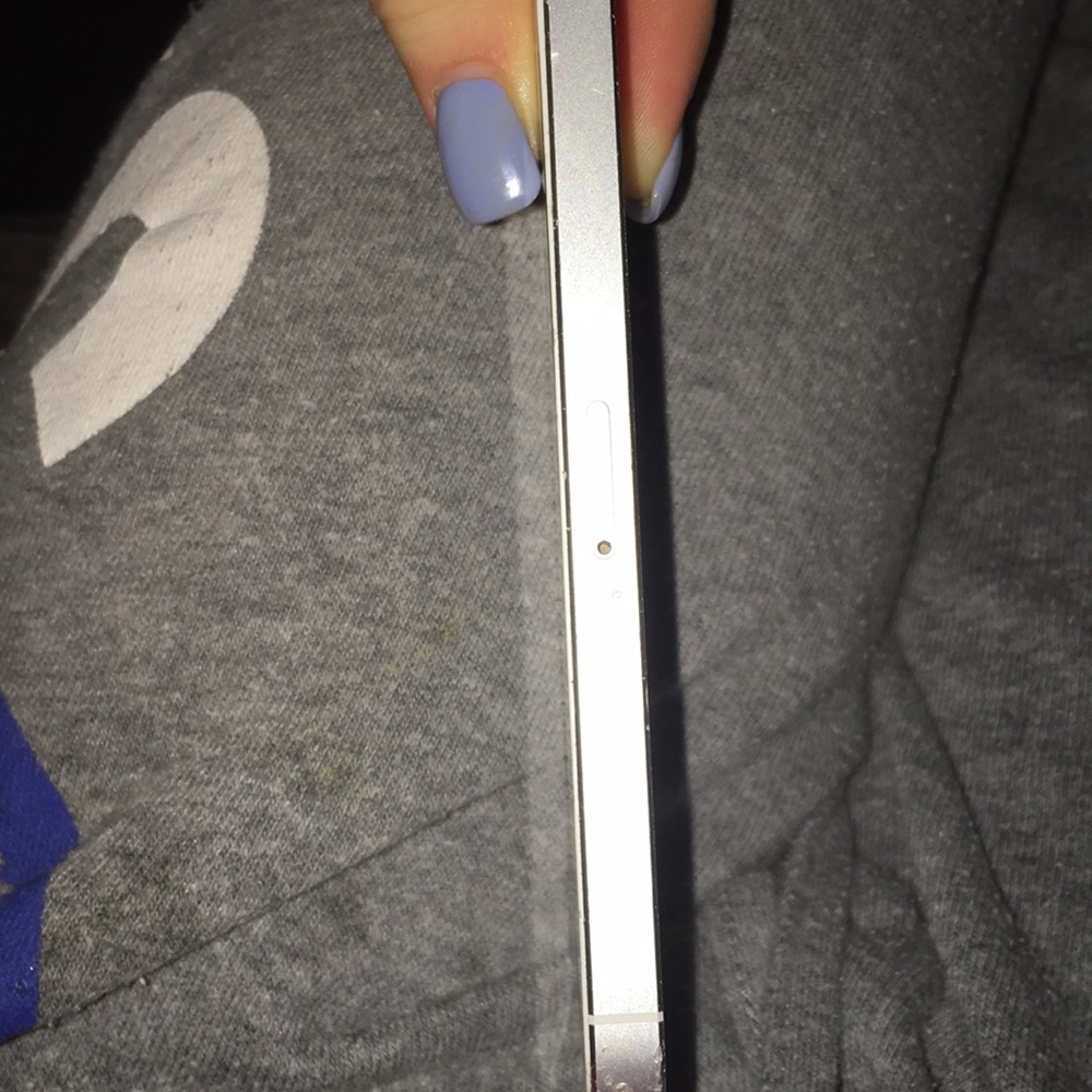 IPHONE 5 - Picture 3 of 4